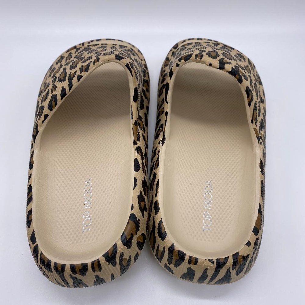 Top Moda Leopard Print Flip Flops - Picture 4 of 6